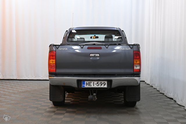 Toyota Hilux 7