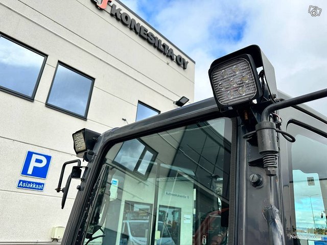 Kubota U48-4 PYÖRITTÄJÄLLÄ 10