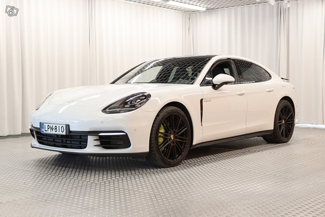 Porsche Panamera 4