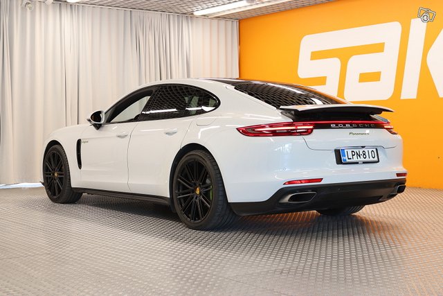 Porsche Panamera 7