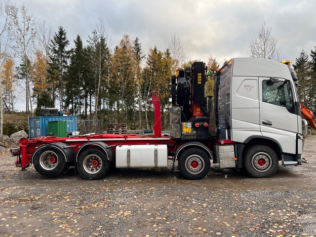 Volvo FH 8X2 4