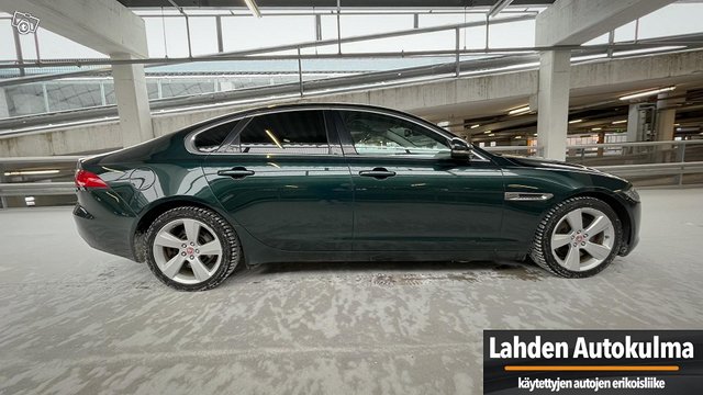 Jaguar XF 3