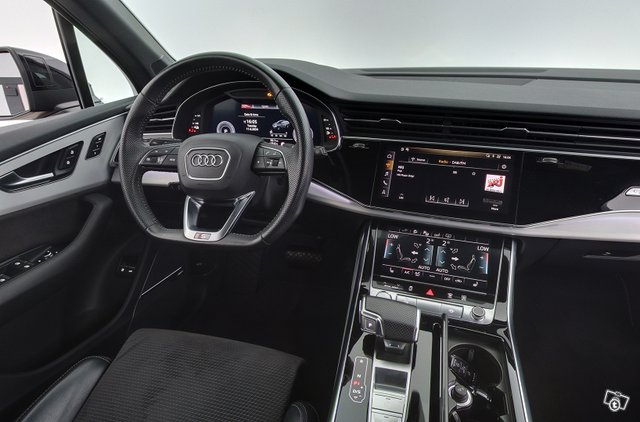 AUDI Q7 12