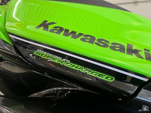 Kawasaki Ultra 310 R 9