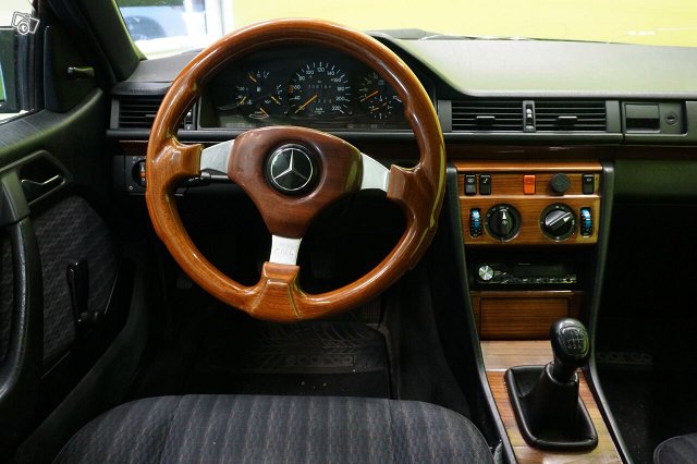 Mercedes-Benz 230 11