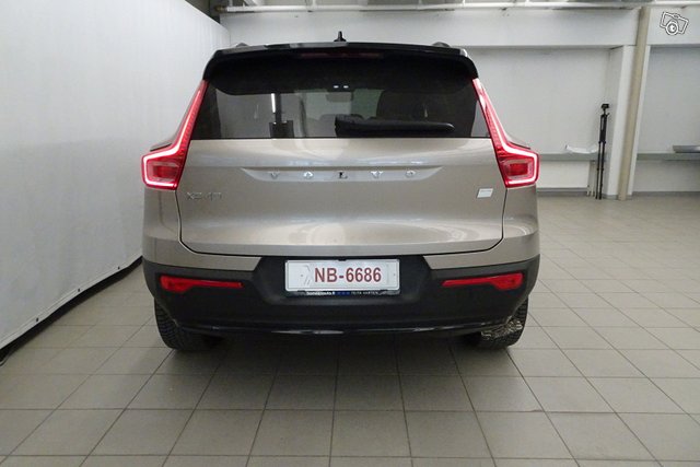 Volvo XC40 4