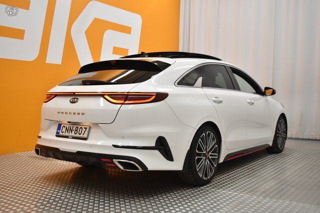 Kia ProCeed 8