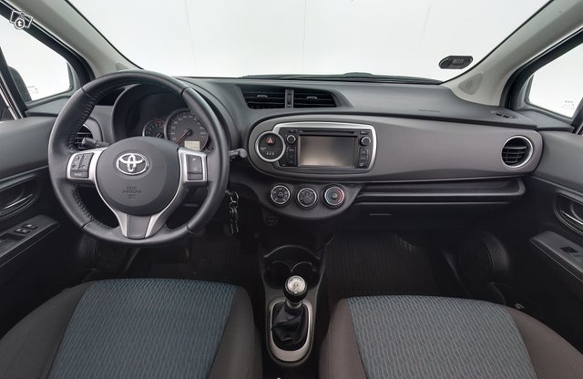 Toyota Yaris 9