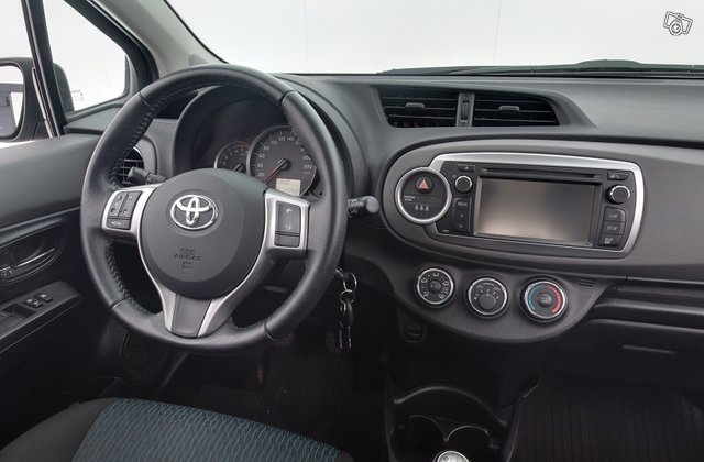 Toyota Yaris 10