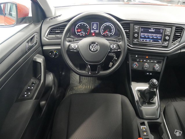 VOLKSWAGEN T-Roc 11