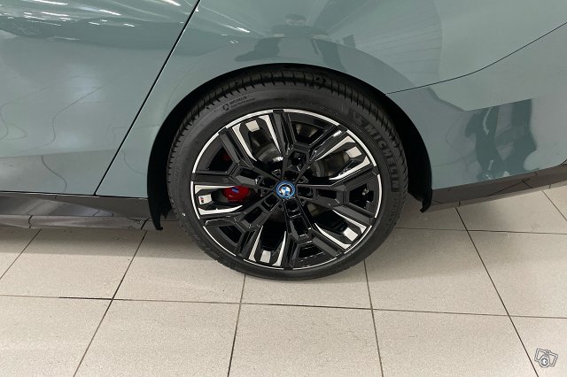 BMW I5 M60 11