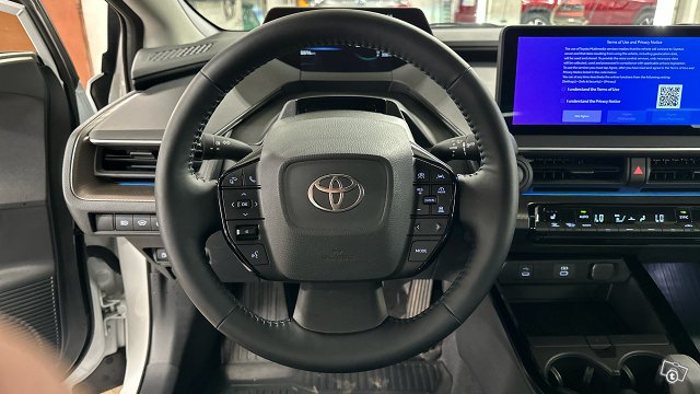 Toyota Prius Plug-in 12