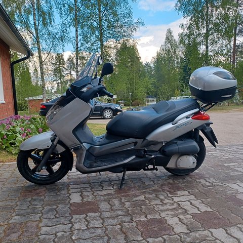 Yamaha x-max 250