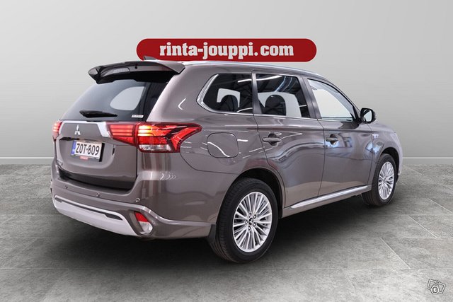 Mitsubishi Outlander PHEV 5