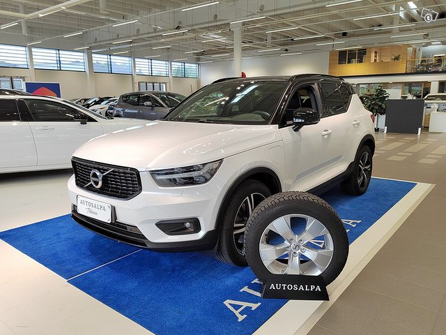 VOLVO XC40 2