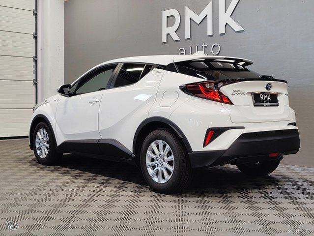 Toyota C-HR 4