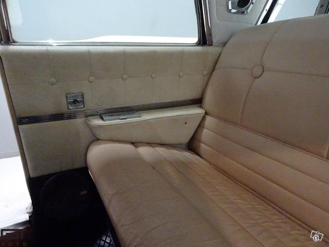 Lincoln Continental 15