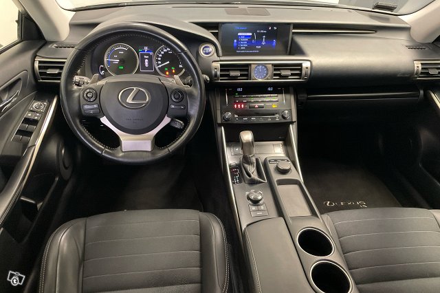Lexus IS 7