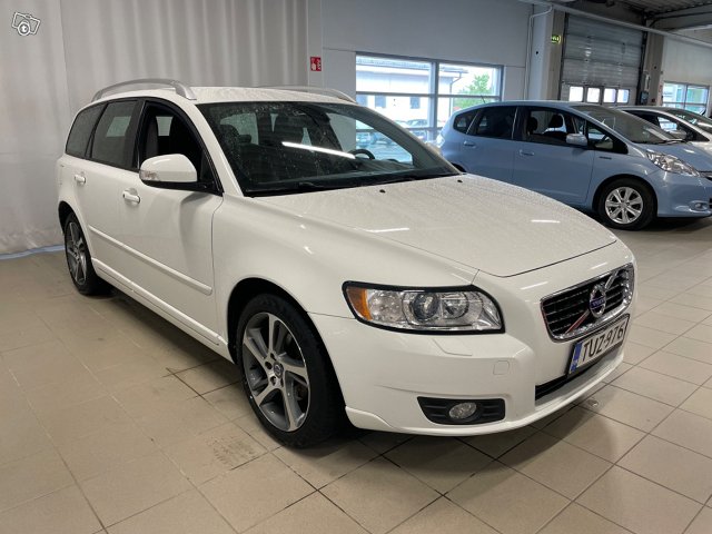 VOLVO V50 7