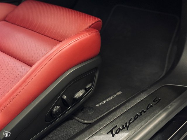Porsche Taycan 18