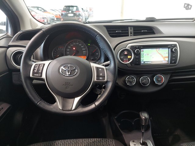Toyota Yaris 16