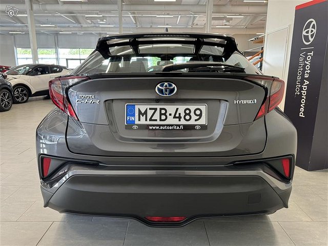 Toyota C-HR 4