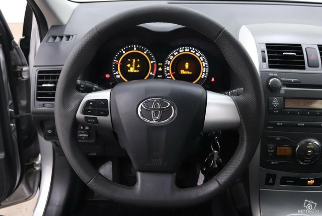 Toyota Corolla 16