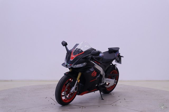 Aprilia RSV4 6