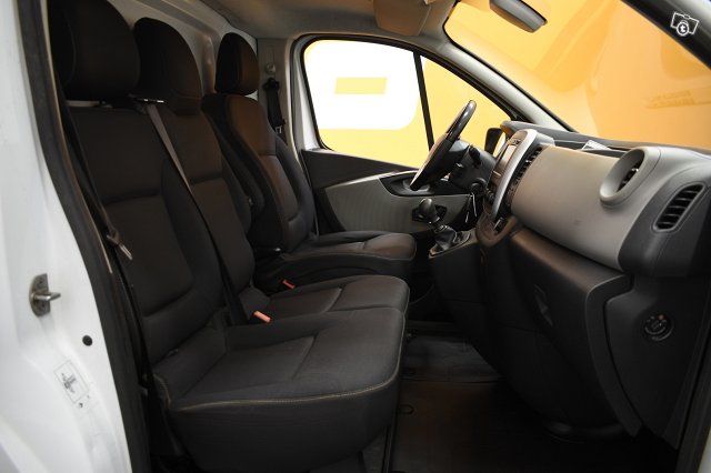 Renault Trafic 12