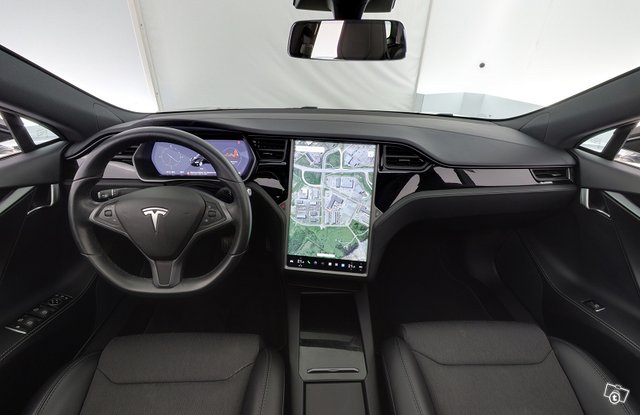 Tesla Model S 7