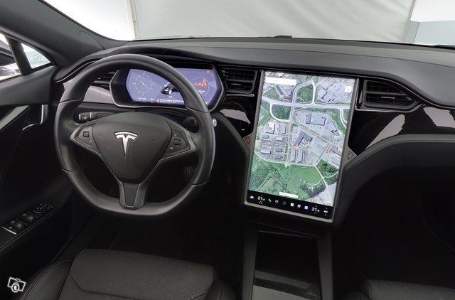 Tesla Model S 8