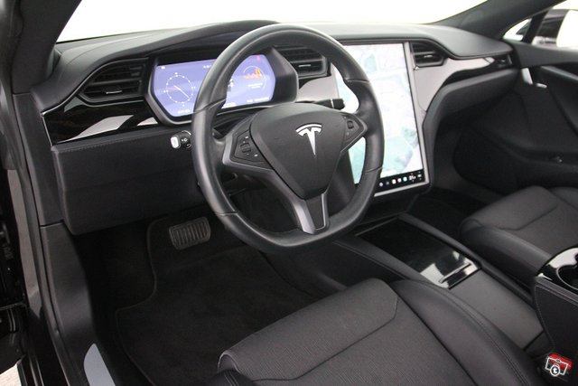 Tesla Model S 9