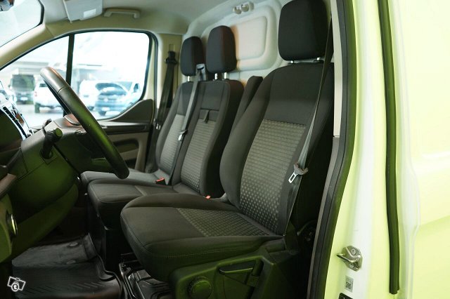 Ford Transit Custom 11