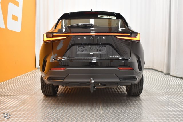 Lexus NX 7