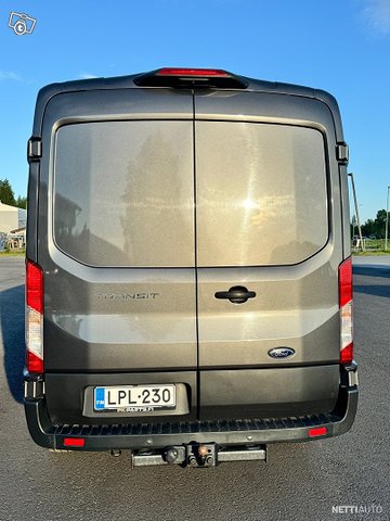 Ford Transit 9