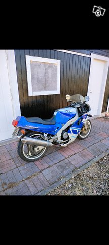 Yamaha FZR 3