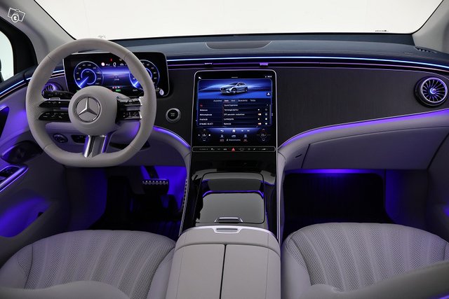 Mercedes-Benz EQE SUV 17