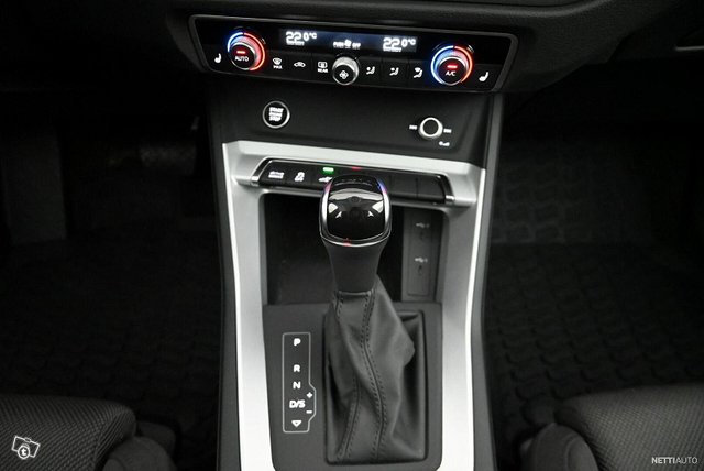 Audi Q3 10
