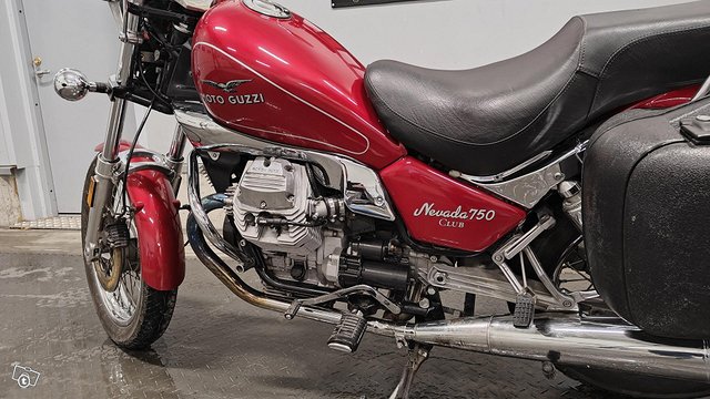 Moto Guzzi 750 Nevada Classic 4