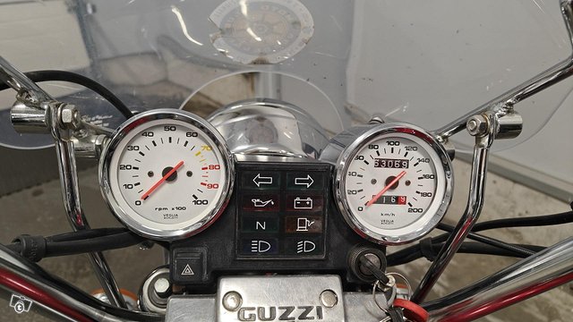 Moto Guzzi 750 Nevada Classic 8
