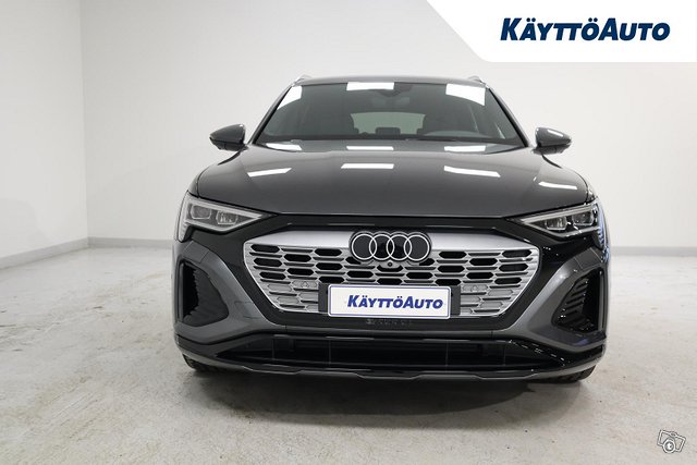 AUDI Q8 E-tron 6