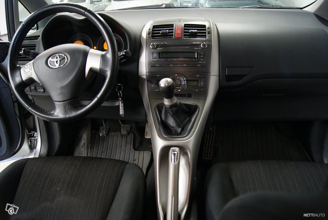 Toyota Auris 7