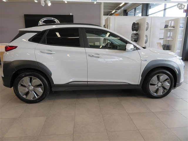 Hyundai KONA Electric 3