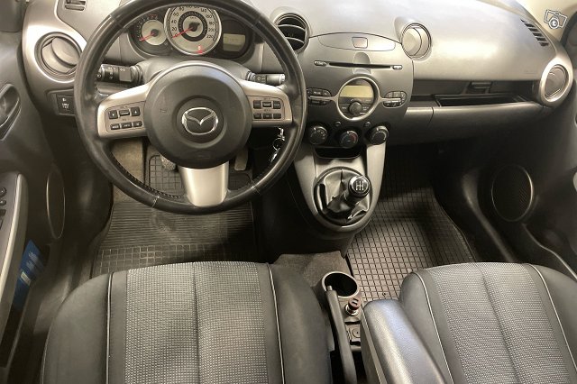 Mazda 2 8