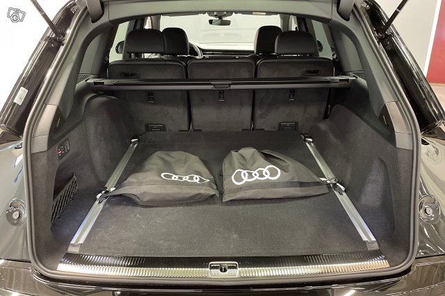 Audi Q7 11