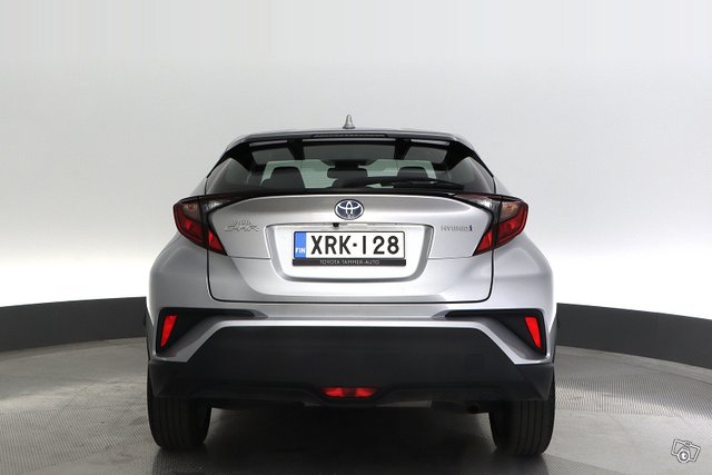 Toyota C-HR 4