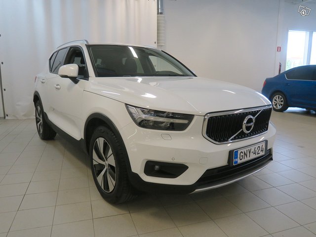 VOLVO XC40 5