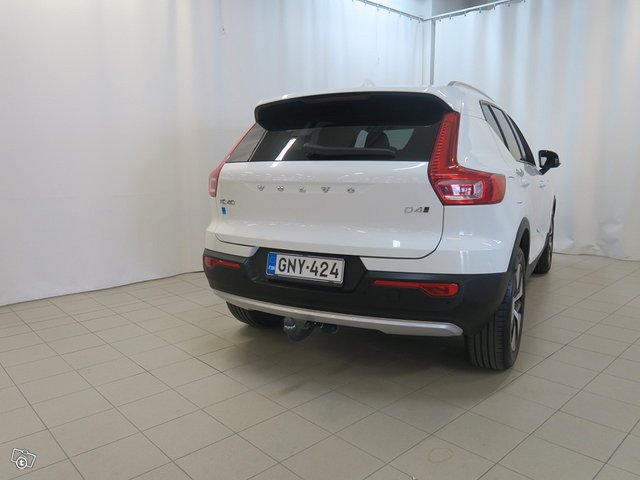 VOLVO XC40 9