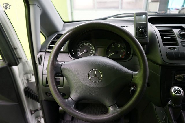 Mercedes-Benz Vito 13