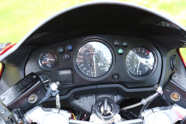 Honda CBR 1100 super blackbird 8